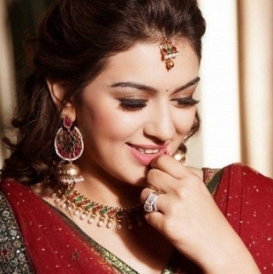 Hansika was caught badly in Chennai Rains but boldly decided to walk ahead!