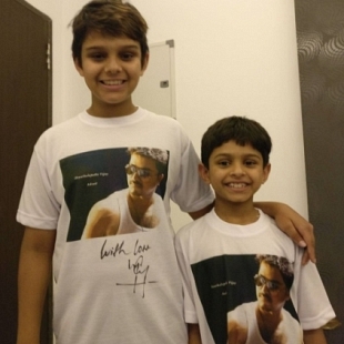 Arun Vaidyanathan's two sons get Vijay signed T-shirts