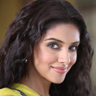 Asin gets ready for her marriage on January 20th