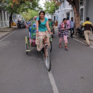 Rakul Preet Singh rides a cycle rickshaw with Karthi as the passenger