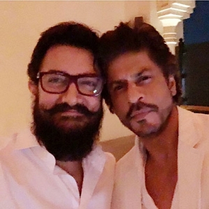 Shah Rukh Khan and Aamir Khan take a picture together