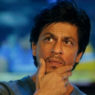 Shah Rukh Khan in legal trouble for causing death of a person at Vadodara Railway Station