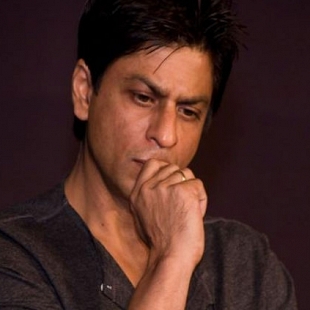Shah Rukh Khan sarcastically smashes all rumors based on his fatal flight crash