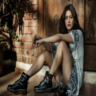 Shruti Haasan to collaborate with Brit Alt Rock band Dinosaur Pile-Up