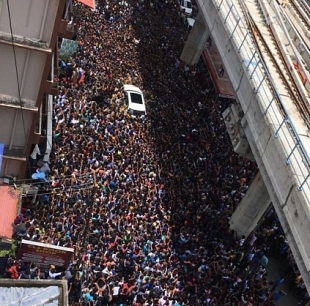 Thousands of fans gathered to see Sunny Leone in Kochi