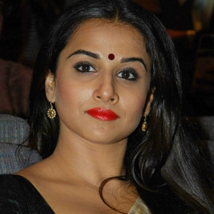 Vidya Balan shouts back after a fan tried to touch her without her consent