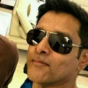 Vikram sports a new clean shaven look