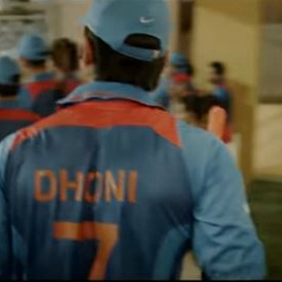 Dhoni’s Entry to the field