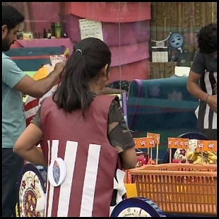 Ticket to Finale Task 3 - Behind the back task!