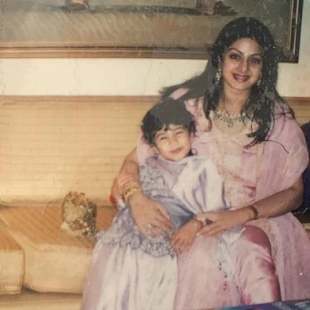 Bollywood Actress Janhvi Kapoor With Her Mom