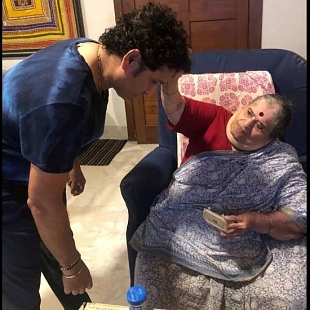 Master Blaster Sachin Tendulkar With His Mom