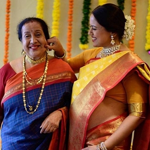 Sameera Reddy With Her Mom