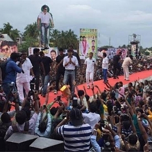 Vijay and Sangeetha exchanged garlands before the exuberant fans