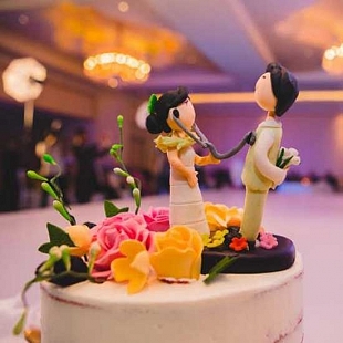 Cut a surprise cake