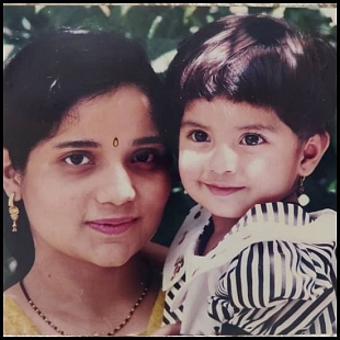 Kashmira Pardeshi With Her Mom
