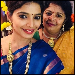 Sanchita Shetty With Her Mom