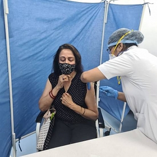 Bollywood Actress Hema Malini Took her Covid Vaccine 