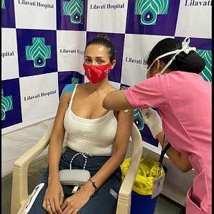 Bollywood Actress Malaika Arora Took her Covid Vaccine 