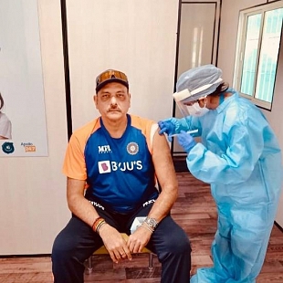 Indian Cricket Head Coach Ravi Shastri Took his Covid Vaccine 