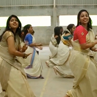 Jimikki Kammal - Dance Perfomance by Indian School of Commerce